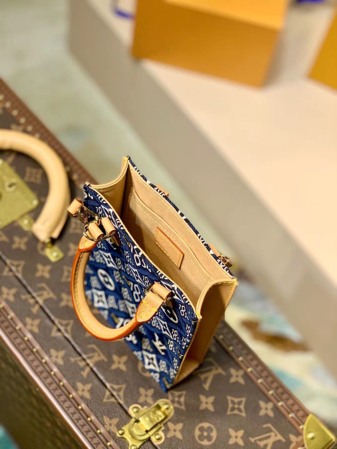 Handbag