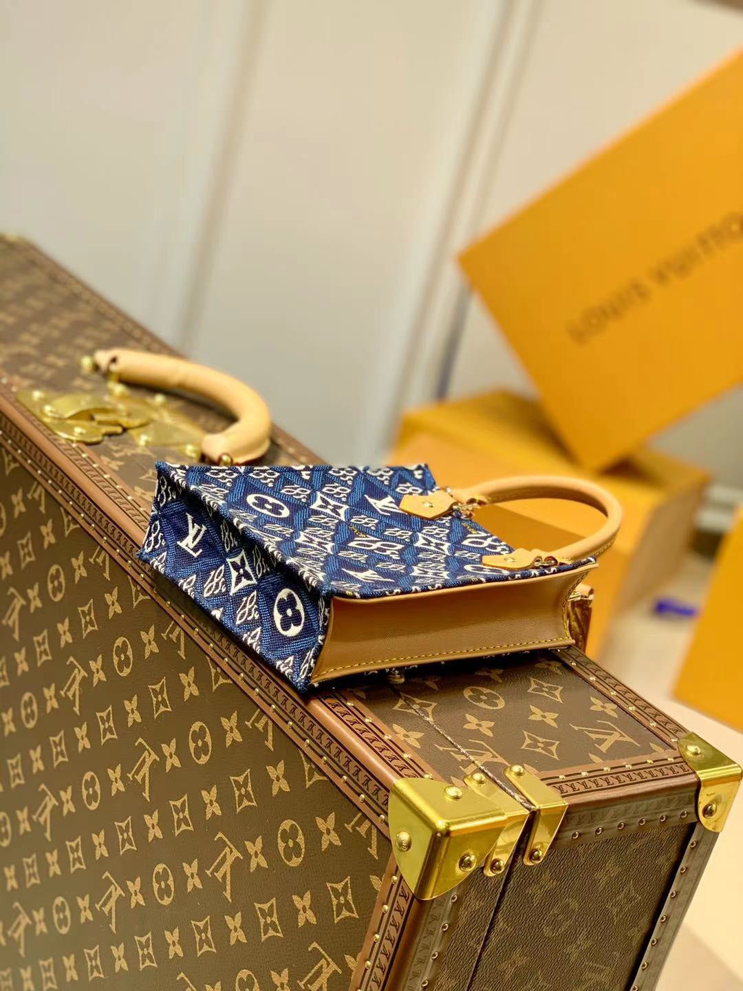 Handbag
