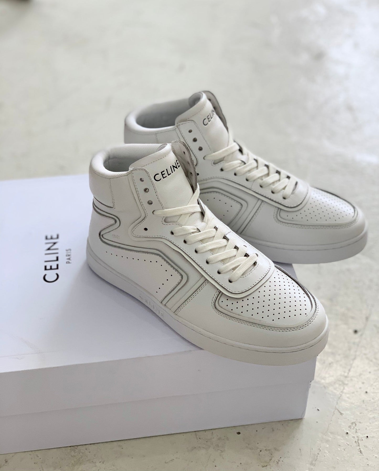 Sneakers