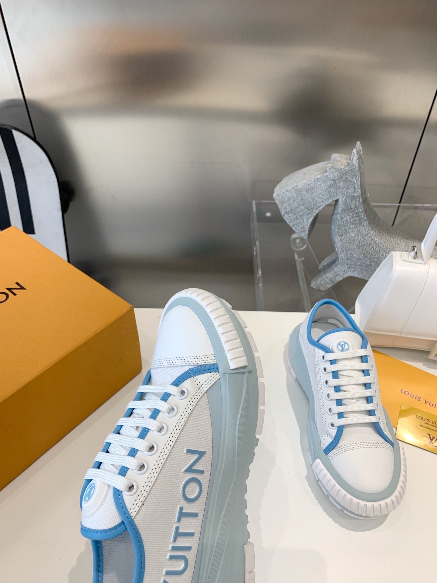 Sneakers