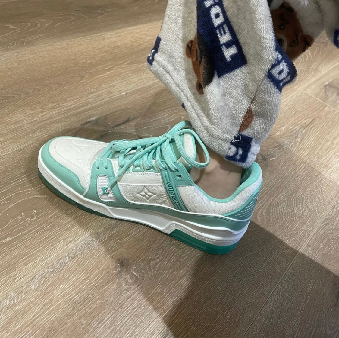 Sneakers