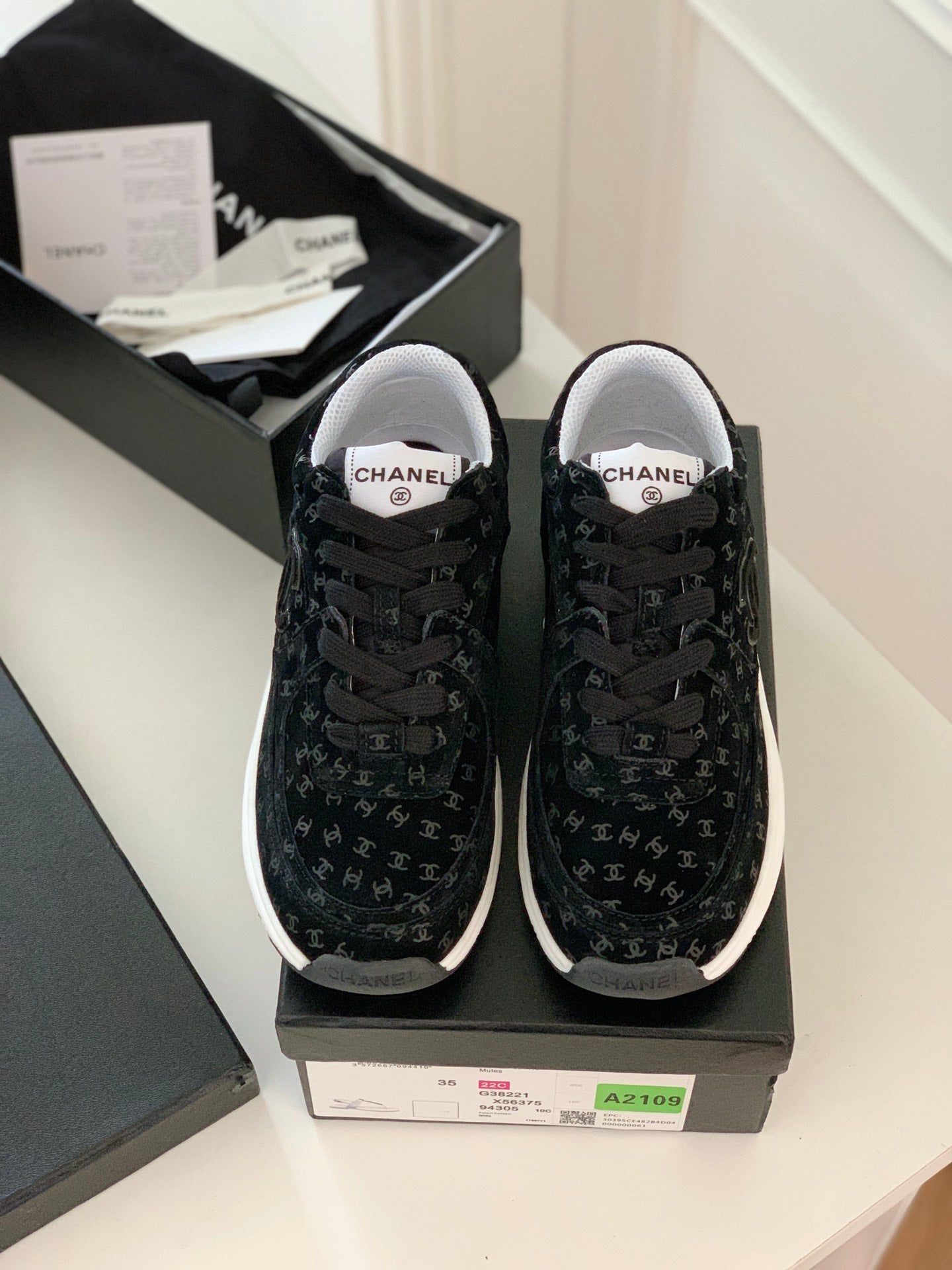 Sneakers